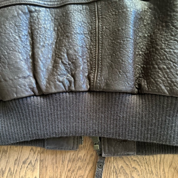 Marc Jacob New York Leather w/ Shearling Collar - Picture 15 of 16